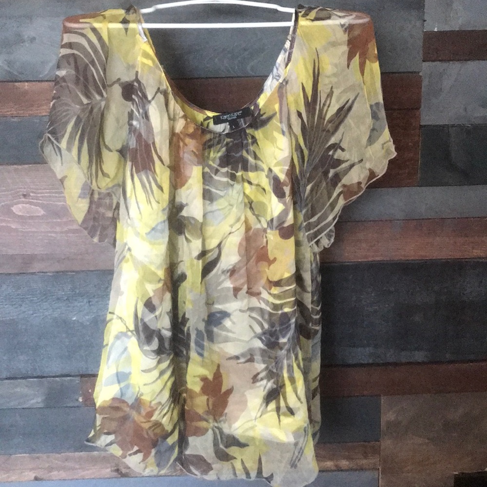 Yellow flowered flowy shirt